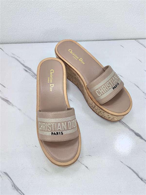 20251128184319718 270